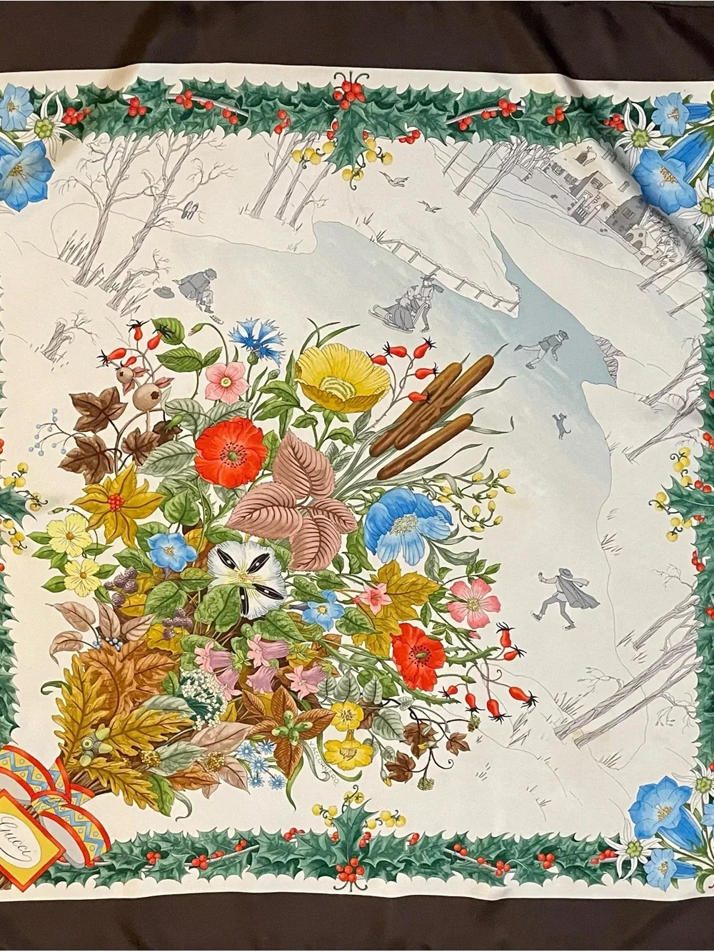 Vintage Gucci V Accornero Silk Scarf Agrifoglio Holly 34 In Good Condition